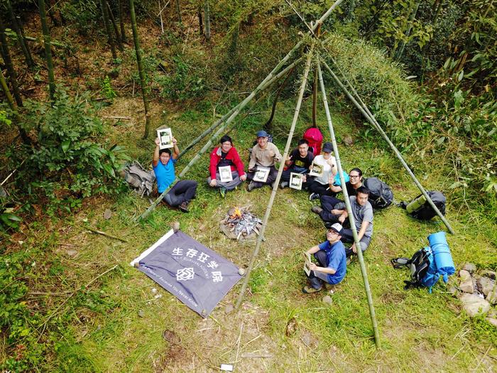 室內研拓等特色 產品體系,培訓方式主要包括: 高空體驗,場地訓練,野外